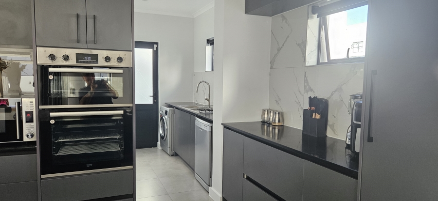 4 Bedroom Property for Sale in Sandown Western Cape